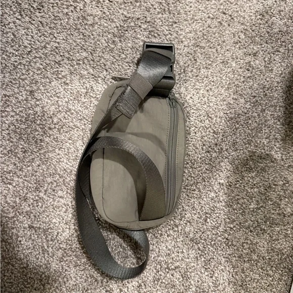 lululemon athletica belt bag - Picture 3 of 3
